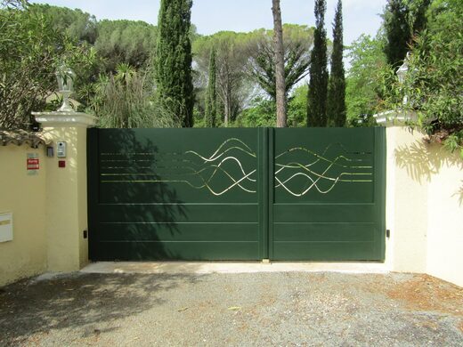 Un&#x20;portail&#x20;coulissant&#x20;en&#x20;aluminium&#x20;sur&#x20;mesure&#x20;&#x00E0;&#x20;Tourrettes&#x20;&#x3A;&#x20;une&#x20;r&#x00E9;alisation&#x20;qui&#x20;allie&#x20;design&#x20;et&#x20;durabilit&#x00E9;