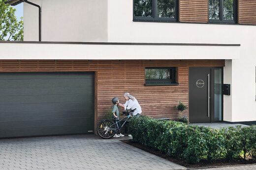 Portes de garage sur mesure : sécurité, confort et design