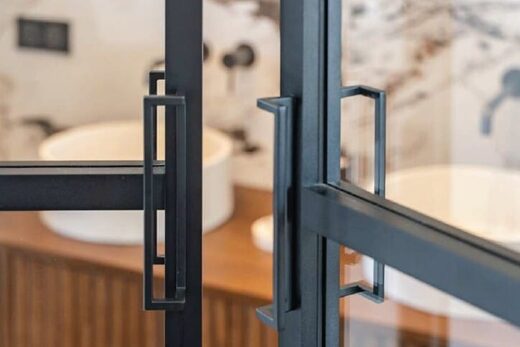 Installation d’une verrière sur mesure  : élégance et lumière pour un intérieur transformé