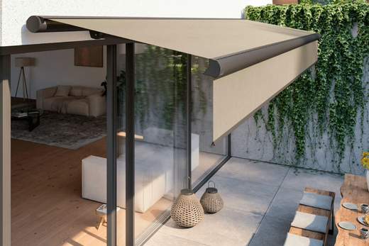Store banne STOBAG France VIVO : l&#8217;ombrage premium pour votre terrasse dans le Var