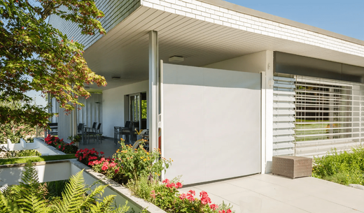 Store&#x20;lat&#x00E9;ral&#x20;STOBAG&#x20;SIRO-FLEX&#x20;&#x3A;&#x20;le&#x20;brise-vue&#x20;sur&#x20;mesure&#x20;pour&#x20;votre&#x20;terrasse&#x20;dans&#x20;le&#x20;Var